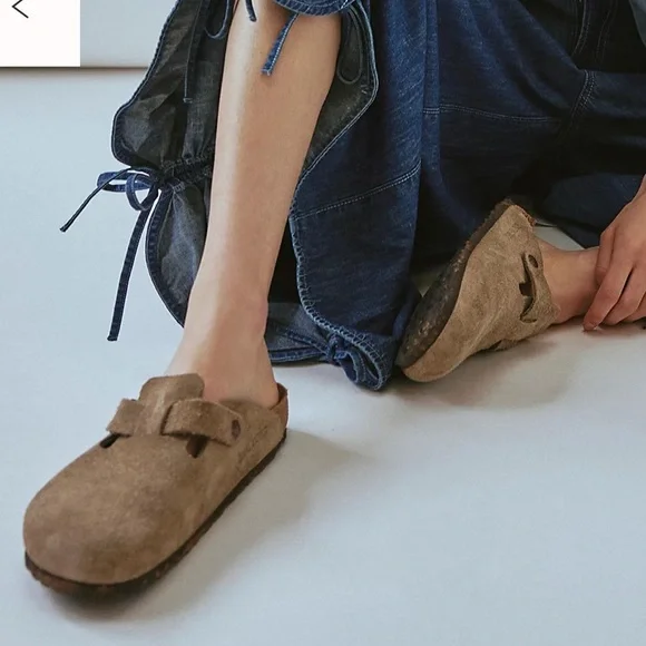 Free People x Birkenstock Boston Soft Footbed Clogs Taupe Suede 41